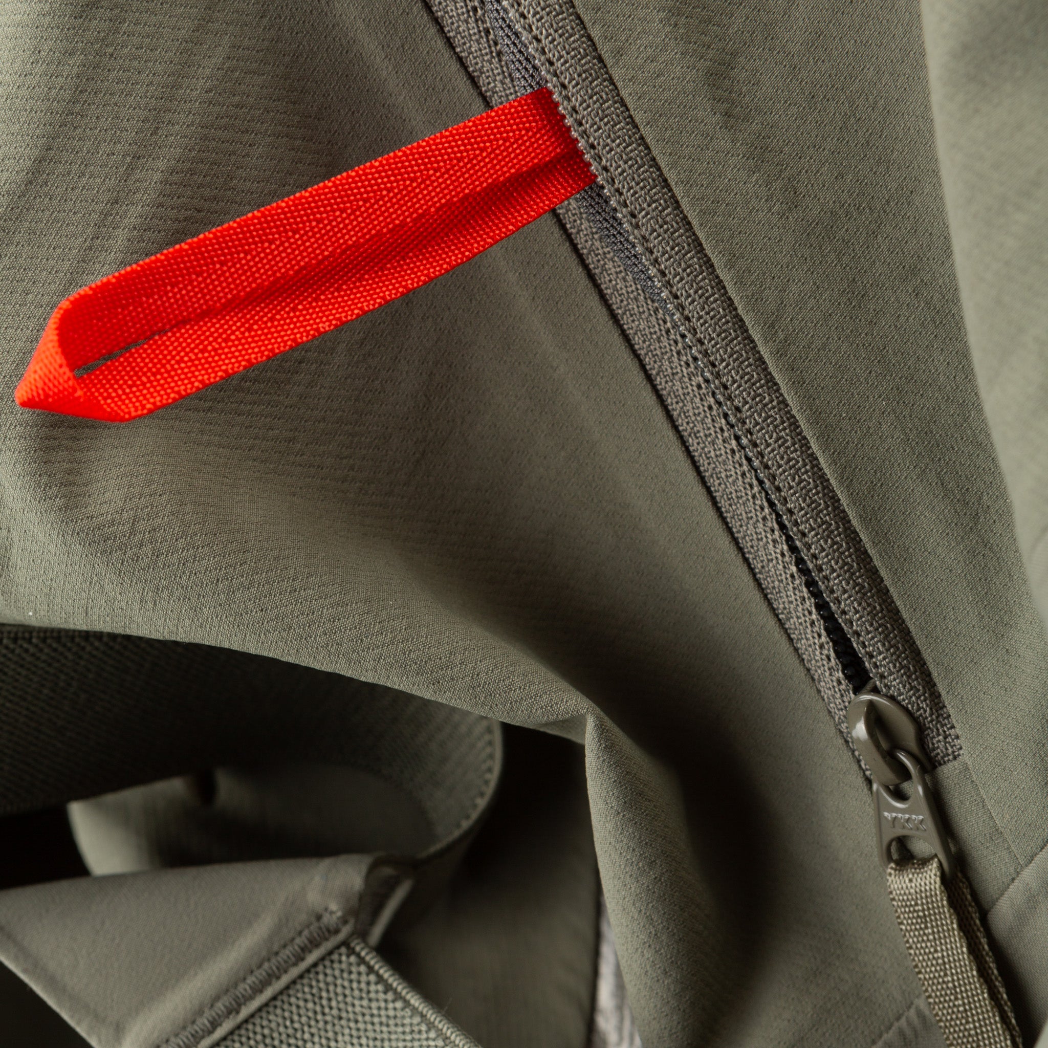 210000040253-arcteryx-m_rush_bib-green-d3
