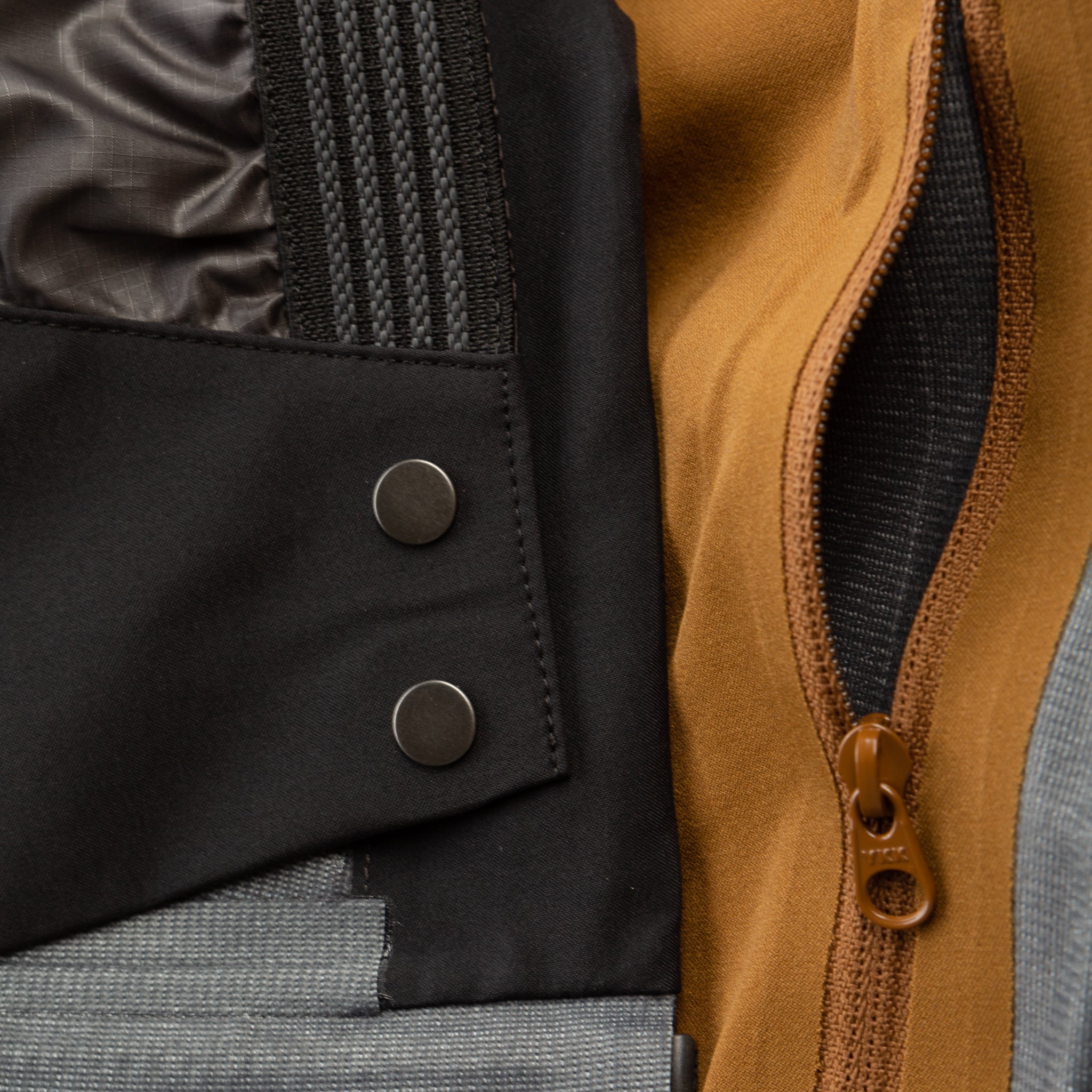 210000040260-arcteryx-m_sabre_jacket-black-d1-1