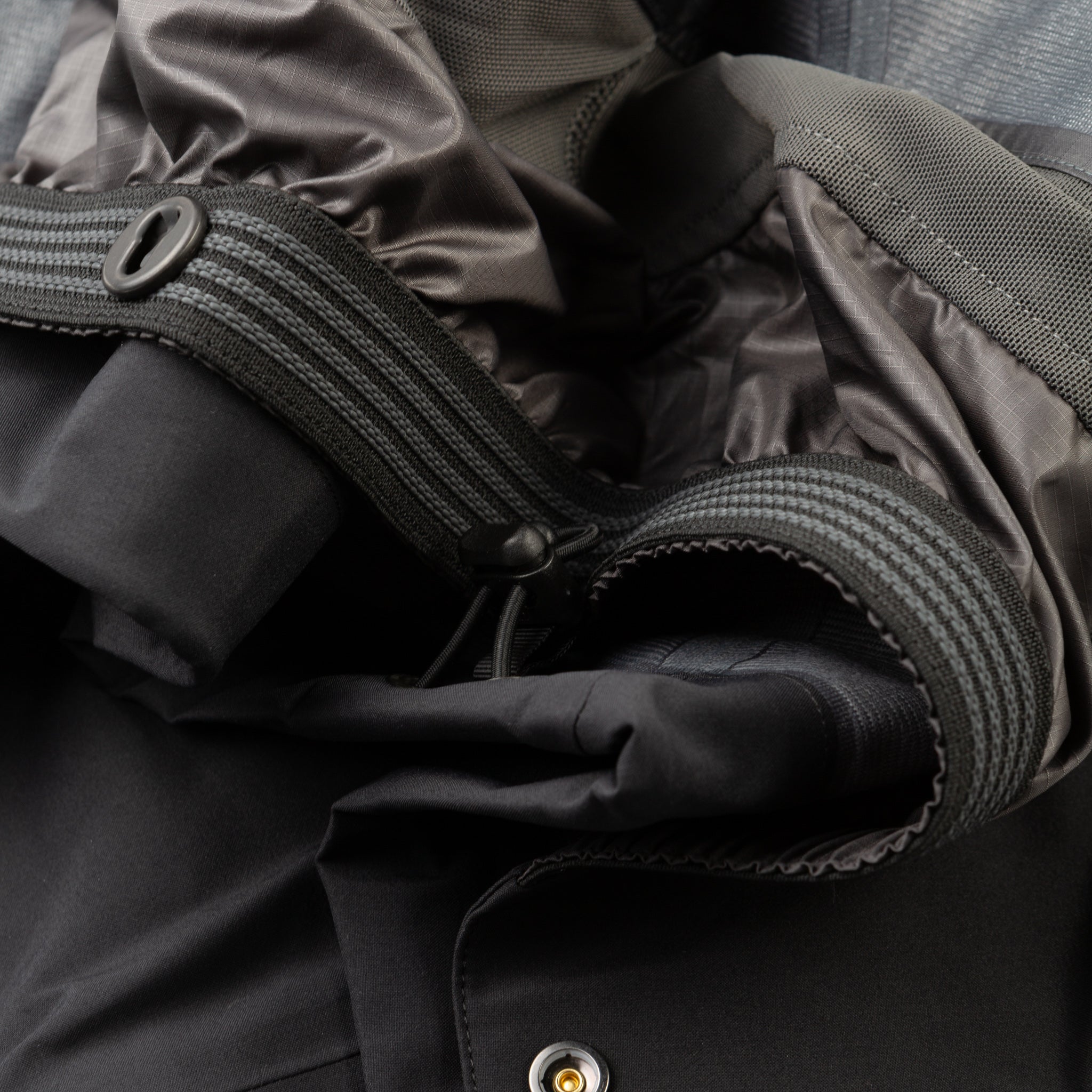 210000040260-arcteryx-m_sabre_jacket-black-d2